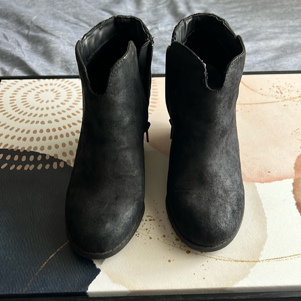 Carlos by Carlos Santana black wedge booties